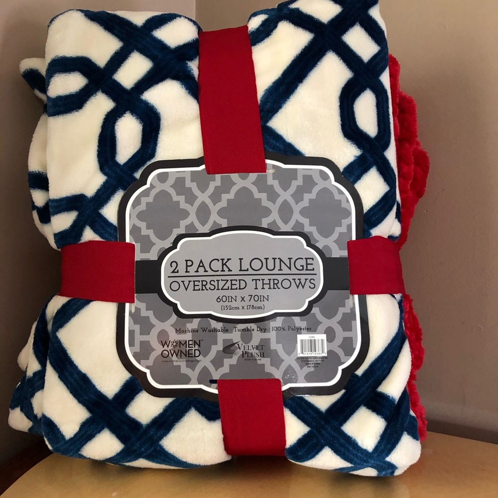 Women Owned Oversized 2pk throws